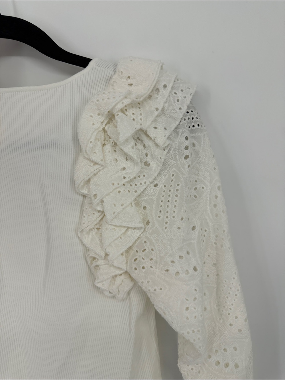 Dolan Coast Collection Ribbed Eyelet Ruffle Top Medium - Picture 8 of 8